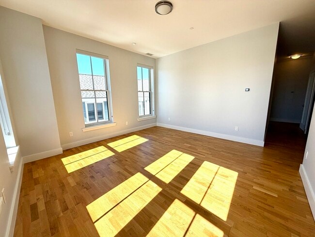 Building Photo - 13 W Central St