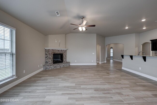 Building Photo - 2030 Mardale Cir