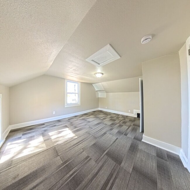 Building Photo - Newly remodeled 3 bedroom 1 bathroom home-Located in Jefferson