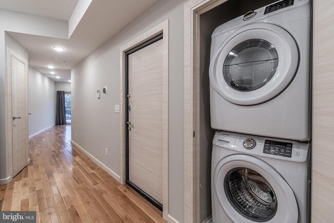 Building Photo - 2045 N College Ave