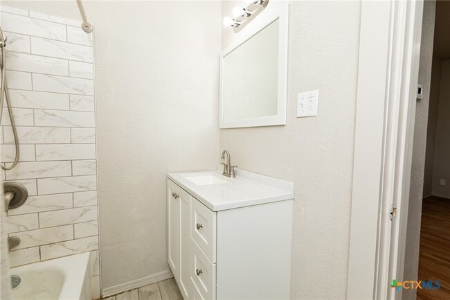 Building Photo - 905 N 9th St