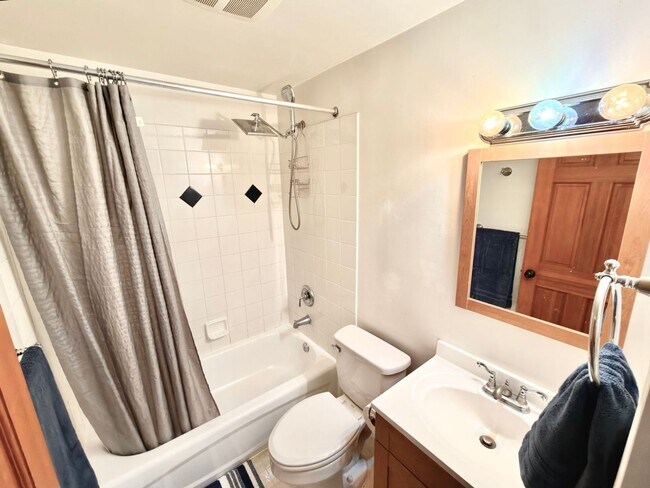 Building Photo - Charming Everett Home with Spacious Backyard, Garage, and Bonus Flex Spaces