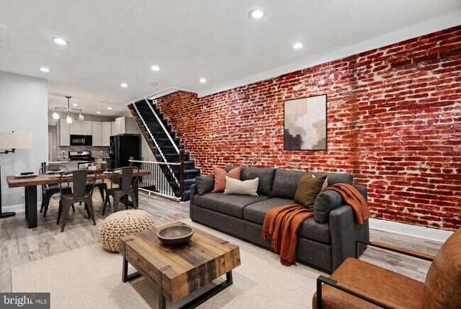 Building Photo - 2238 Oakford St