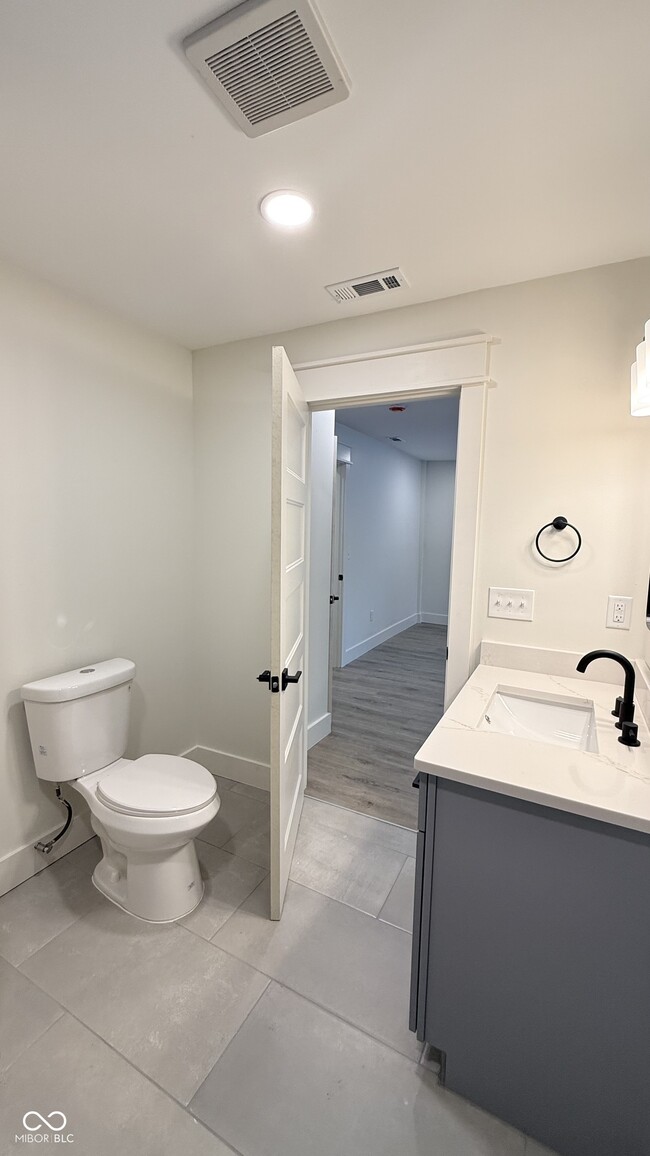 Building Photo - 1835 Applegate St