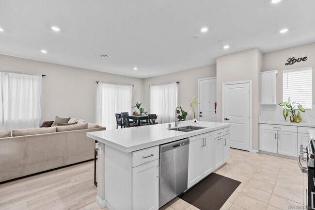 Building Photo - 2098 Bluestone Cir