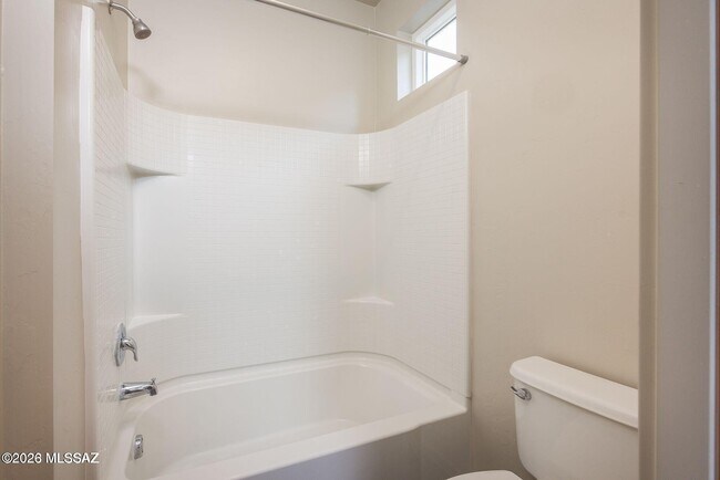 Building Photo - 848 E Park Modern Dr