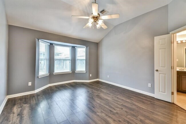 Building Photo - 10810 Barker View Dr