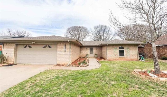 Primary Photo - Spacious Family Home!