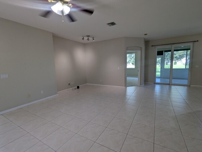 Building Photo - 589 Waverly Cir