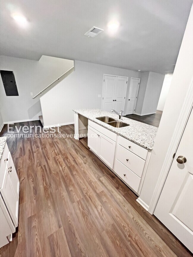 Building Photo - Lovely 3-Bedroom Home with Great Spaces / Pet-Friendly / Available Now!