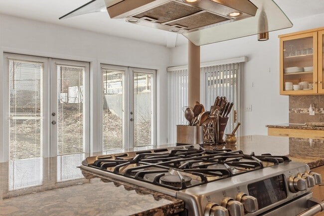 Building Photo - 5 Avondale Ave