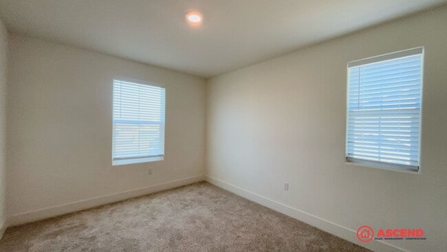 Building Photo - Lovely Home Near Frontier Highschool!
