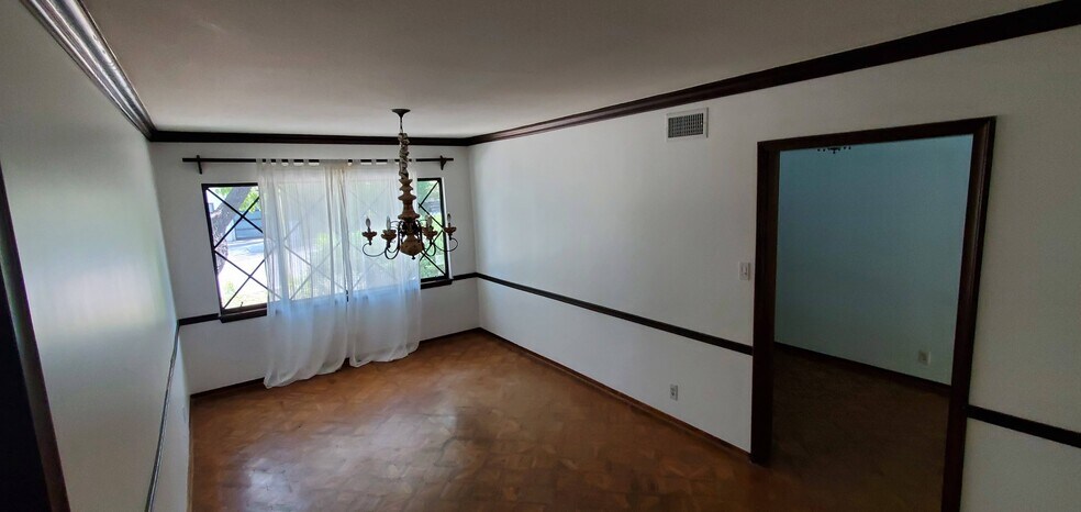 Dining - 5057 Shirley Ave