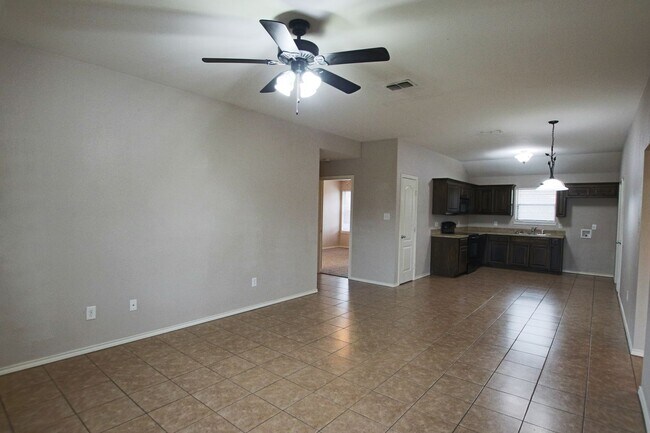 Building Photo - COMING SOON! 3 Bedroom Duplex for Rent in ...