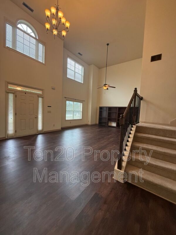 Building Photo - 25 Red Maple St