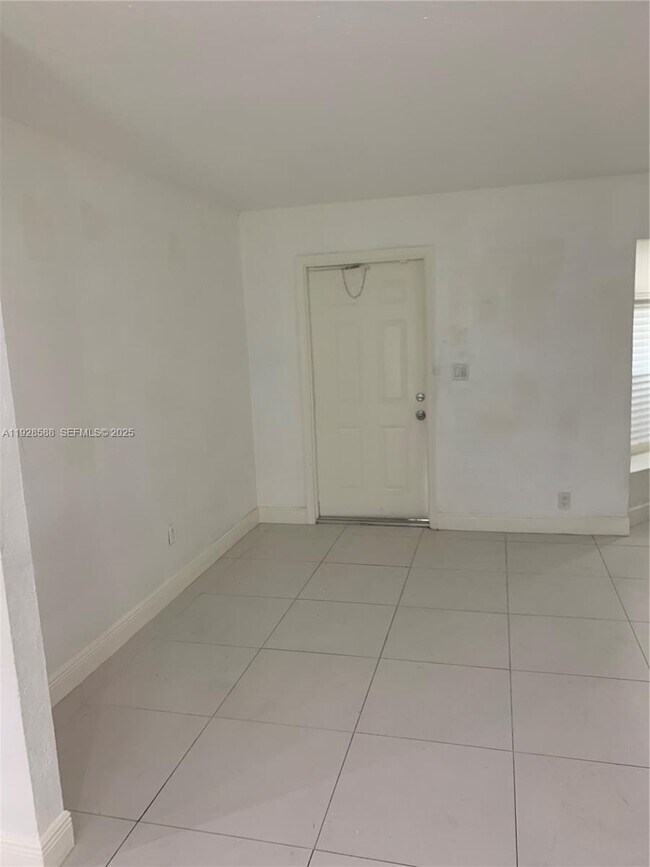 Building Photo - 14300 SW 105th Ave