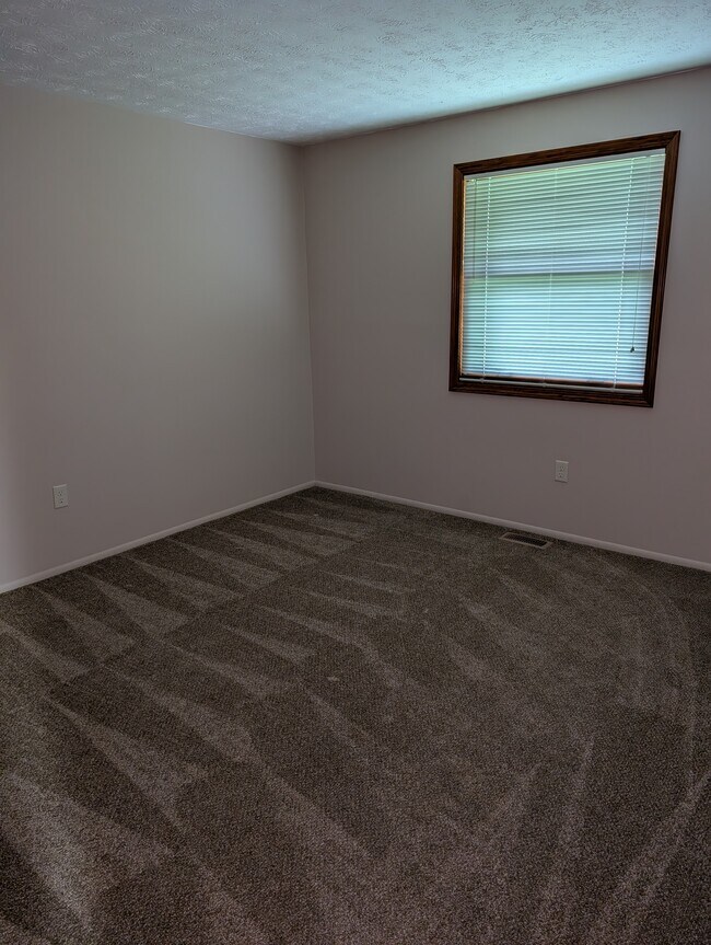 Building Photo - 549 Poplar Dr