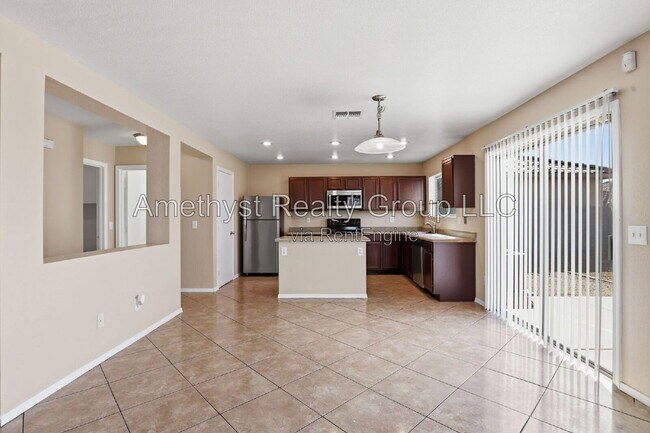 Building Photo - 5931 W Albeniz Pl