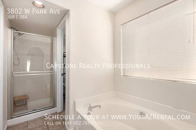 Building Photo - Beautiful 3 bedroom 2.5 bath home with pri...