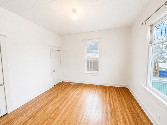 Building Photo - 534 Park St