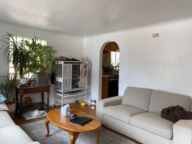 Building Photo - 1127 W Mulberry St