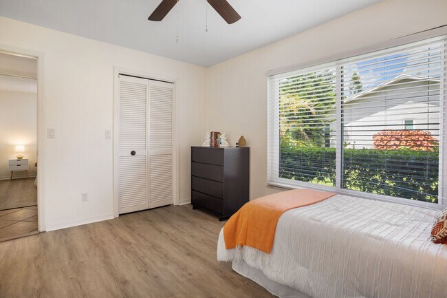 Building Photo - ** VICTORIA PARK ** 4 BED / 2 BATH - POOL ...
