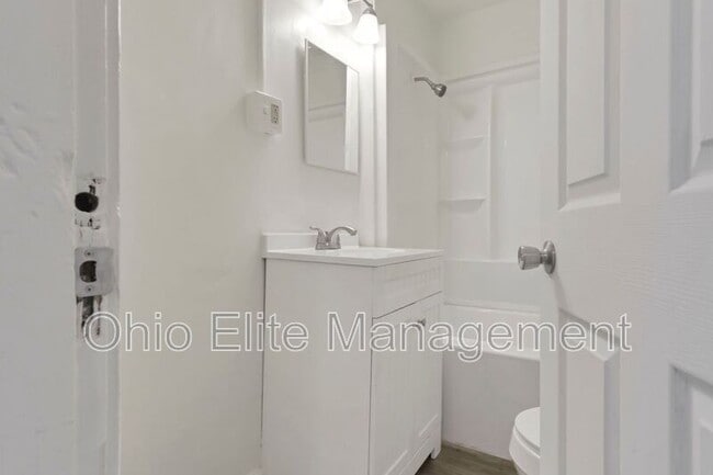 Building Photo - 659 S Burgess Ave