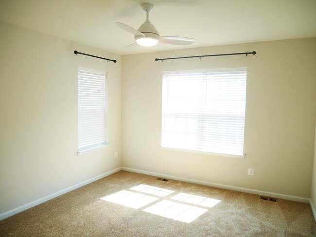 Building Photo - Stunning 3 Bedroom End Unit Townhome