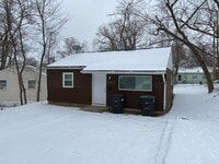 Building Photo - Charming 2 Bed 1 Bath