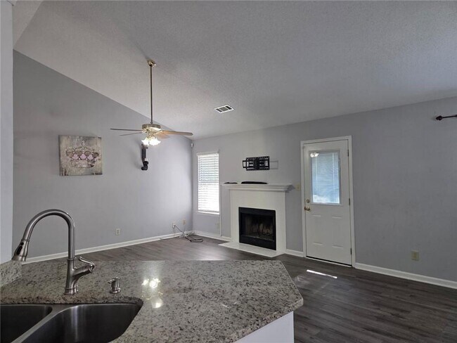 Building Photo - 1155 Riverside Trce