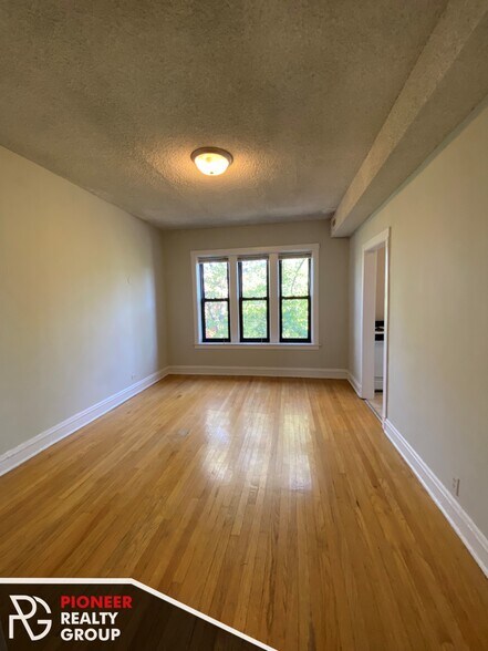 Building Photo - 3523 N Racine Ave