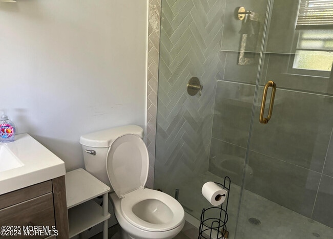 Building Photo - 41 Heath Ave