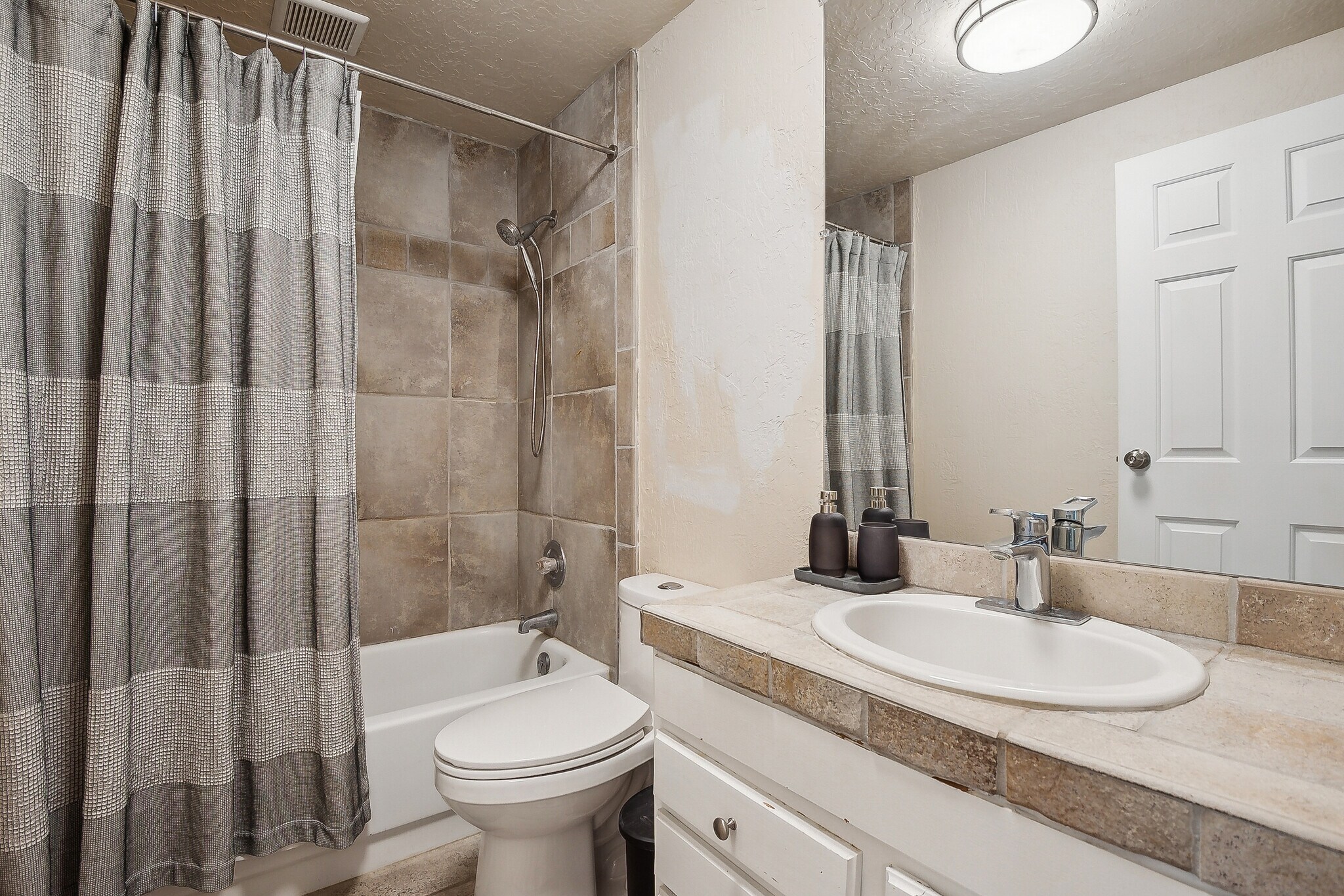 Building Photo - 3061 Fawn Dr