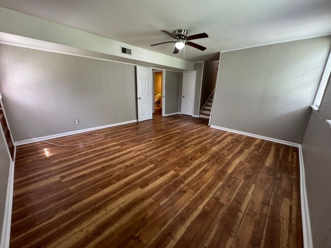 Building Photo - Beautiful 4/3 House with Bonus Room in Wes...