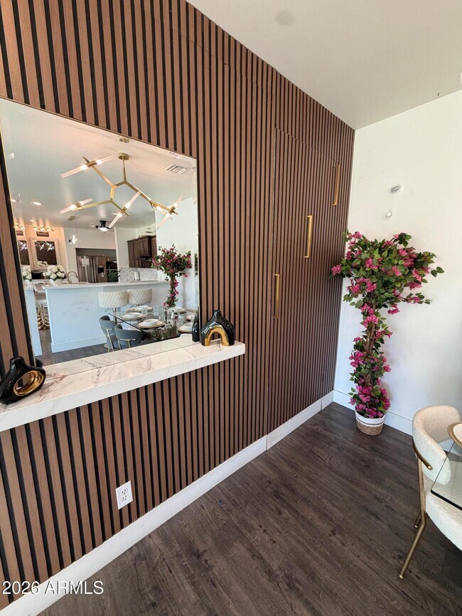 Building Photo - 1507 E Apollo Rd