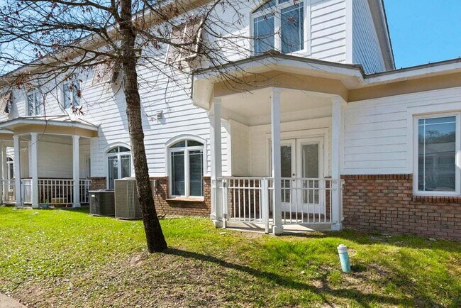 Building Photo - "Spacious 2-Bed Townhouse in Fort Walton Beach"