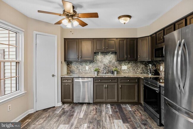 Building Photo - 44 Burgundy Dr