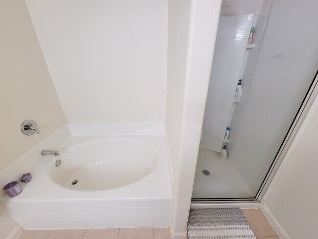 Building Photo - BEAUTIFUL LARGE 1 STORY 3 BEDROOM 2 BATH H...