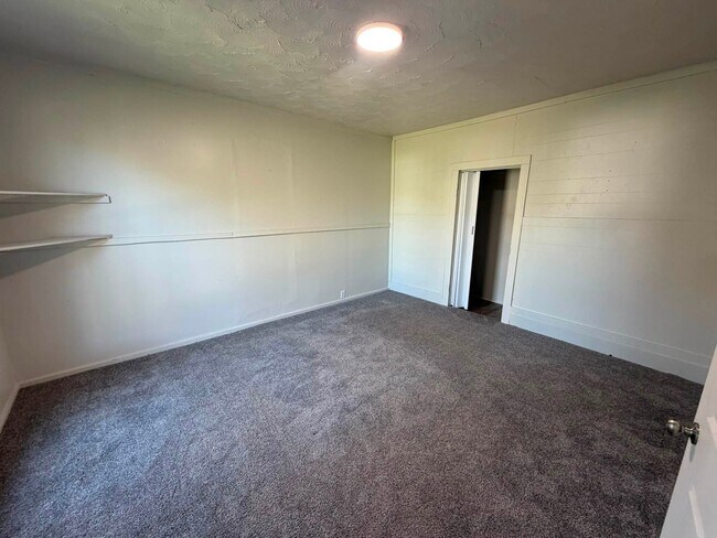 Building Photo - 841 Moxahala Ave