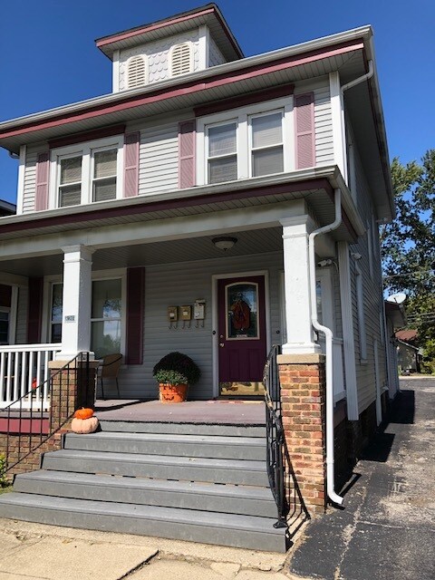 Primary Photo - 825 S Grand Ave W