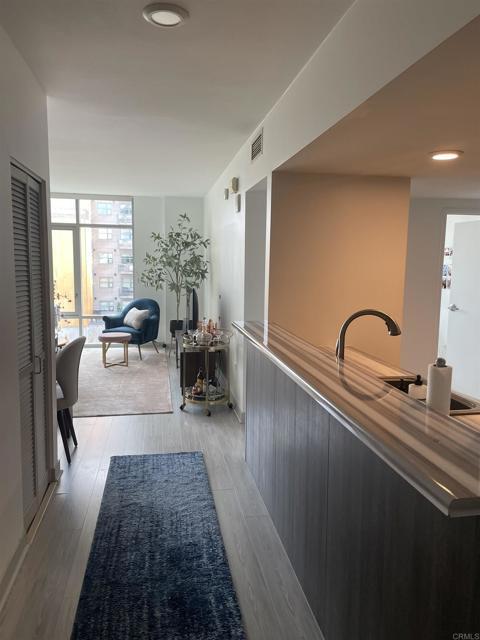 Building Photo - 425 W Beech St