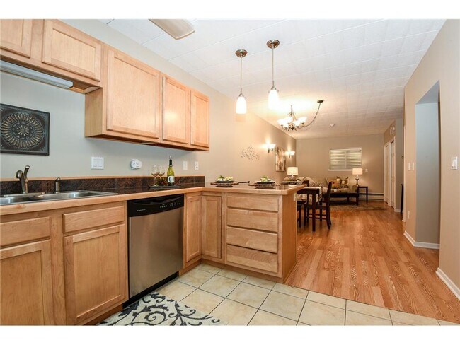 Building Photo - 2727 W 43rd St