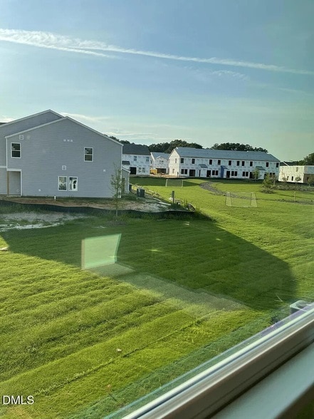 Building Photo - 930 Field Ivy Dr