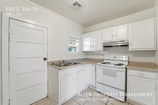 Building Photo - 500 E 3rd St