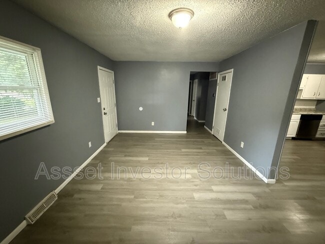 Building Photo - 11224 Lewis Ave