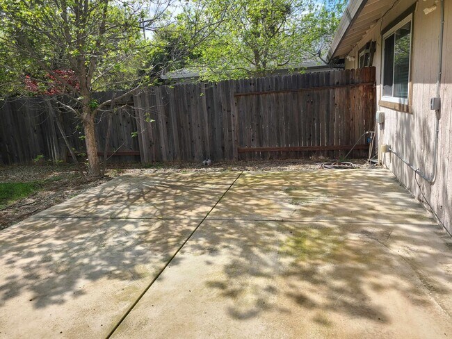 Building Photo - 6616-6618 Summer Rain Way