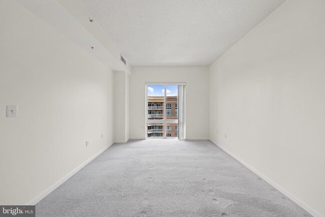 Building Photo - 3101 N Hampton Dr