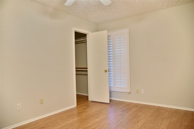 Building Photo - 706 Leicester Ln