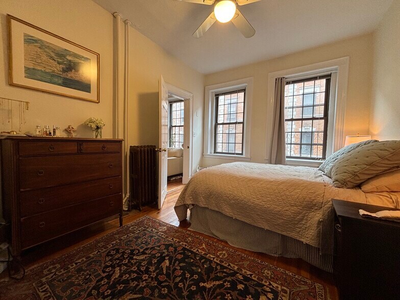 Building Photo - 2 Myrtle St