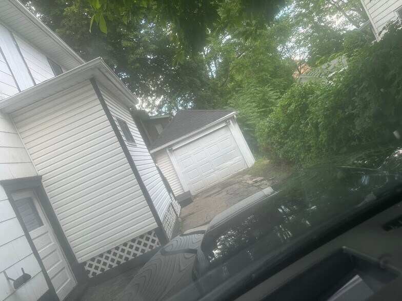 Building Photo - 615 W Morrell St